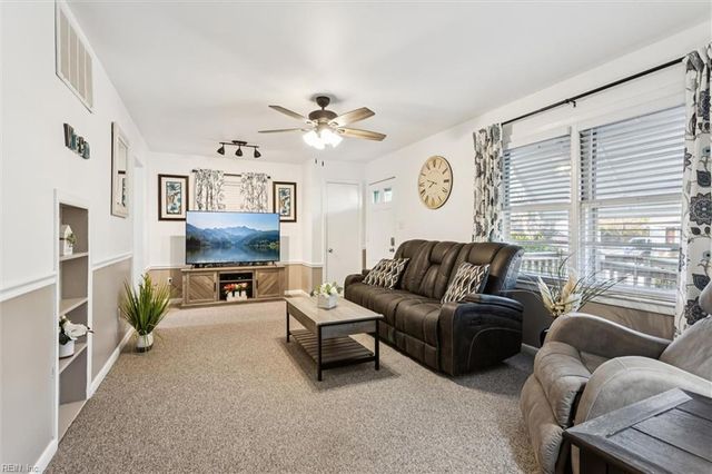 203 Hickory Hill Rd, Hampton, VA 23666