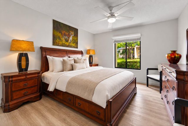 722 SUNNY PINE Way F1, Greenacres, FL 33415