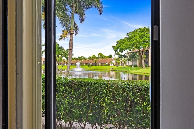 722 SUNNY PINE Way F1, Greenacres, FL 33415