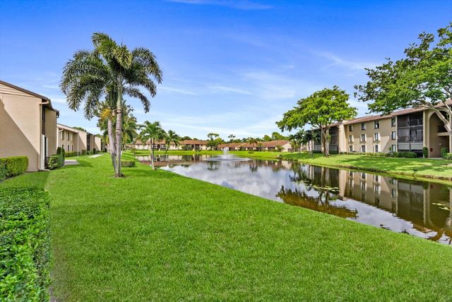 722 SUNNY PINE Way F1, Greenacres, FL 33415