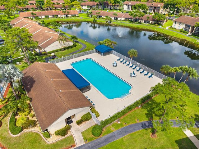 722 SUNNY PINE Way F1, Greenacres, FL 33415