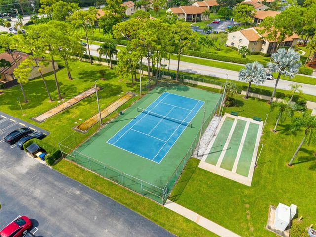 722 SUNNY PINE Way F1, Greenacres, FL 33415