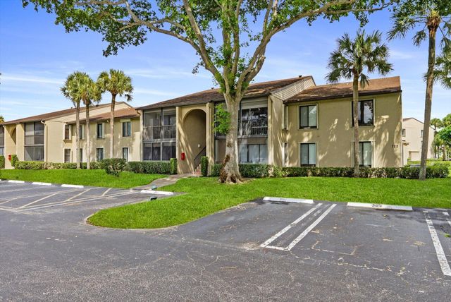 722 SUNNY PINE Way F1, Greenacres, FL 33415