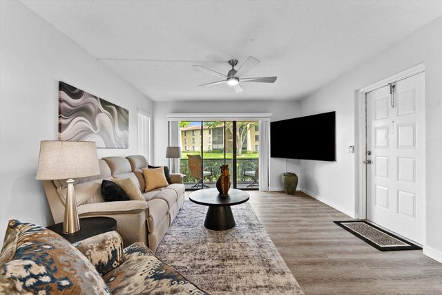 722 SUNNY PINE Way F1, Greenacres, FL 33415