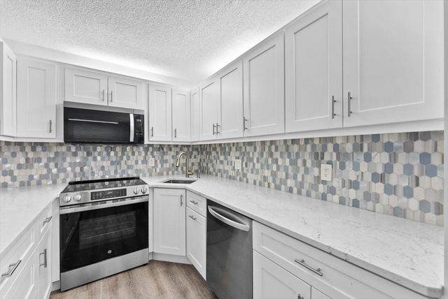 722 SUNNY PINE Way F1, Greenacres, FL 33415