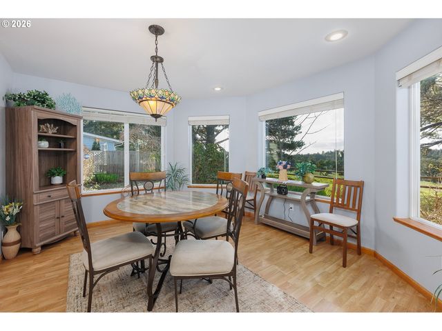 2340 S CRESTLINE Dr, Waldport, OR 97394