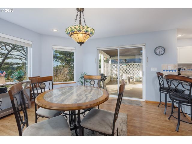 2340 S CRESTLINE Dr, Waldport, OR 97394