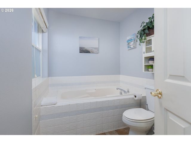 2340 S CRESTLINE Dr, Waldport, OR 97394