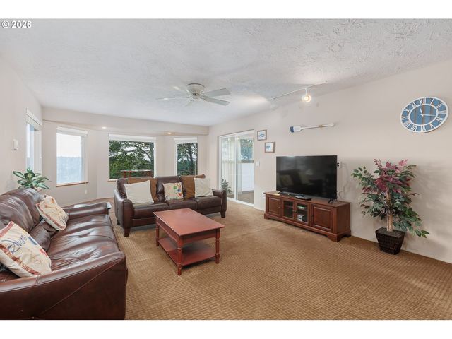 2340 S CRESTLINE Dr, Waldport, OR 97394