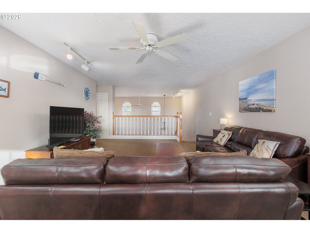 2340 S CRESTLINE Dr, Waldport, OR 97394