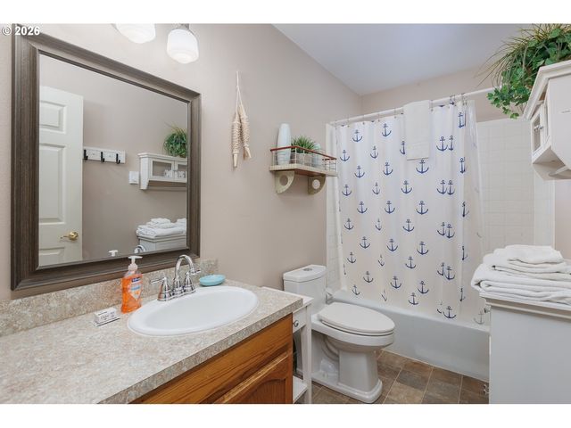 2340 S CRESTLINE Dr, Waldport, OR 97394