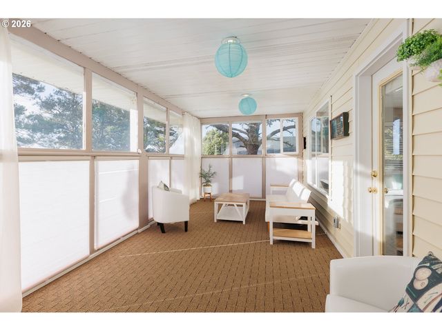 2340 S CRESTLINE Dr, Waldport, OR 97394