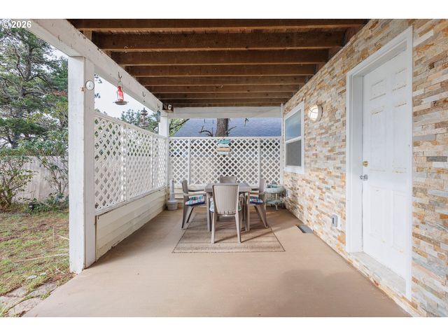 2340 S CRESTLINE Dr, Waldport, OR 97394