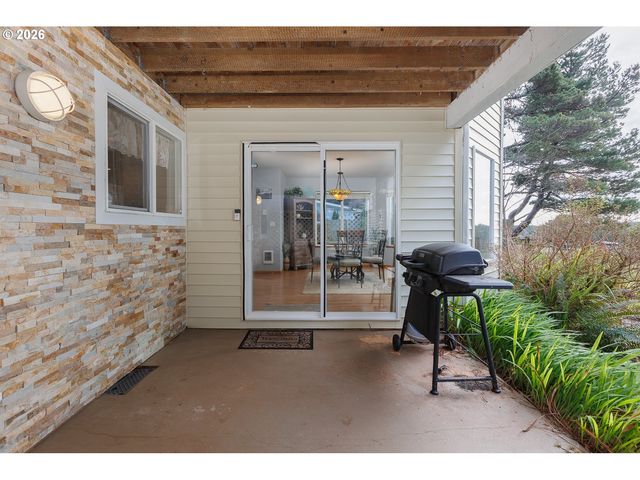 2340 S CRESTLINE Dr, Waldport, OR 97394