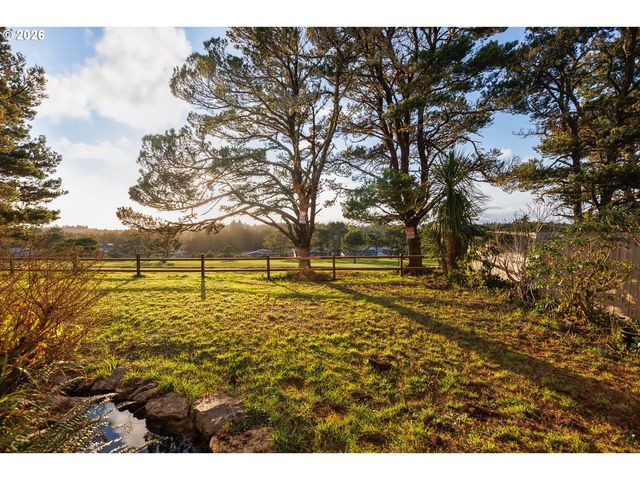 2340 S CRESTLINE Dr, Waldport, OR 97394