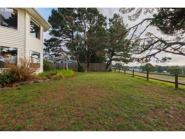 2340 S CRESTLINE Dr, Waldport, OR 97394