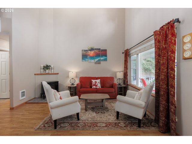 2340 S CRESTLINE Dr, Waldport, OR 97394