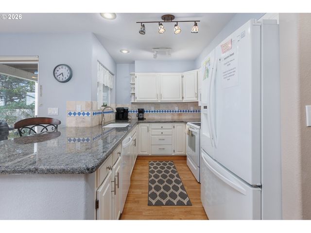 2340 S CRESTLINE Dr, Waldport, OR 97394