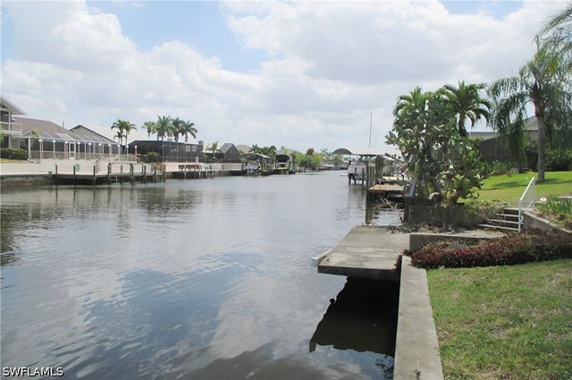 903 SE 20th CT, Cape Coral, FL 33990