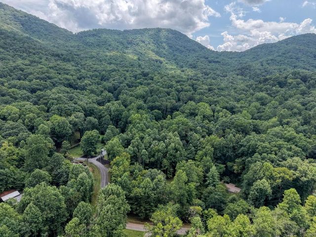 4348 White Oak Drive, Hiawassee, GA 30546