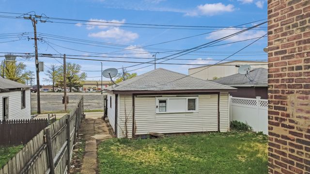 5156 W 63rd Place, Chicago, IL 60638