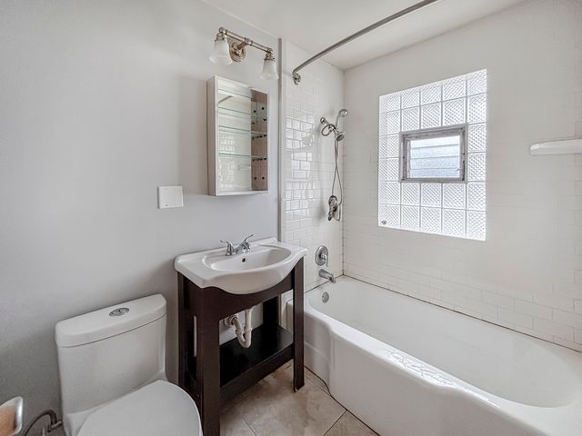 5156 W 63rd Place, Chicago, IL 60638