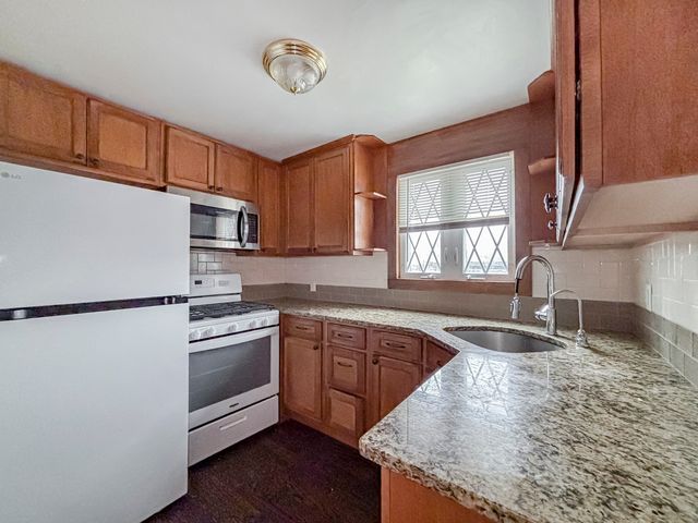 5156 W 63rd Place, Chicago, IL 60638