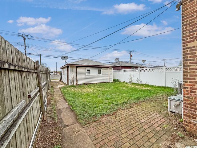 5156 W 63rd Place, Chicago, IL 60638