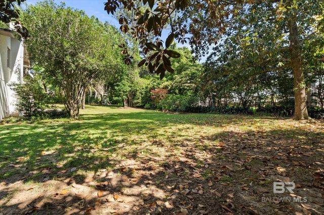 652 Bellangee Avenue, Fairhope, AL 36532