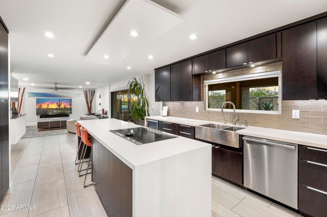 1136 E FOREST HILLS Drive, Phoenix, AZ 85022