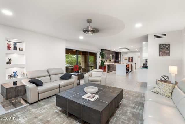 1136 E FOREST HILLS Drive, Phoenix, AZ 85022