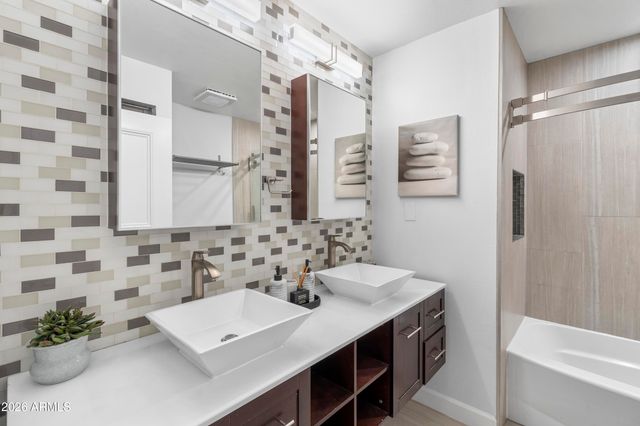 1136 E FOREST HILLS Drive, Phoenix, AZ 85022