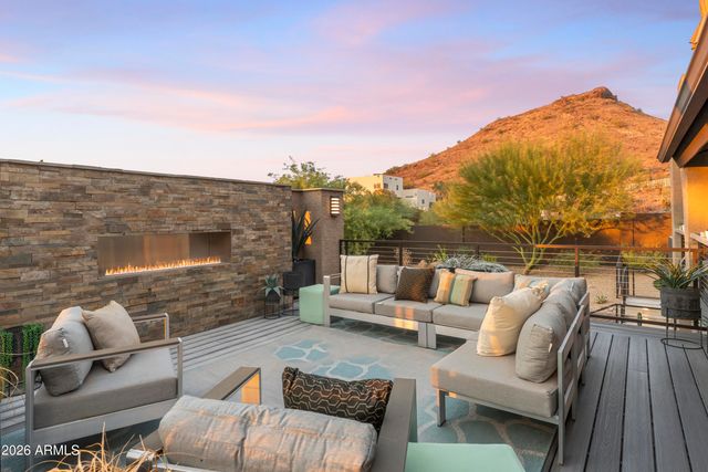 1136 E FOREST HILLS Drive, Phoenix, AZ 85022