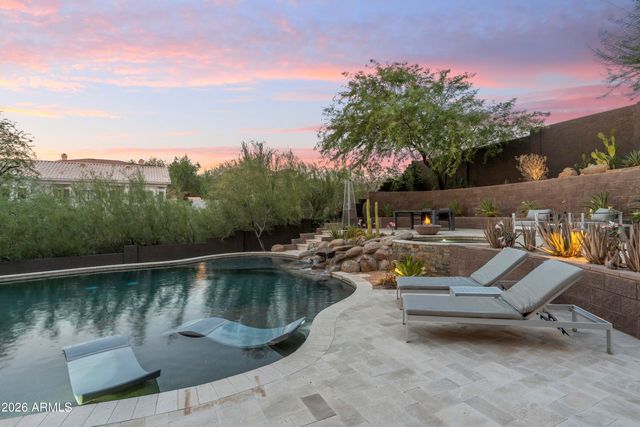 1136 E FOREST HILLS Drive, Phoenix, AZ 85022