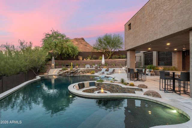 1136 E FOREST HILLS Drive, Phoenix, AZ 85022