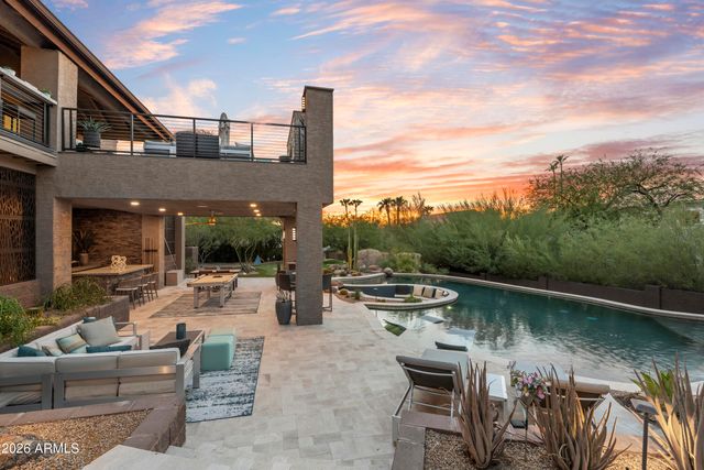 1136 E FOREST HILLS Drive, Phoenix, AZ 85022