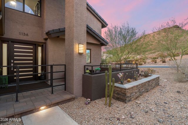 1136 E FOREST HILLS Drive, Phoenix, AZ 85022
