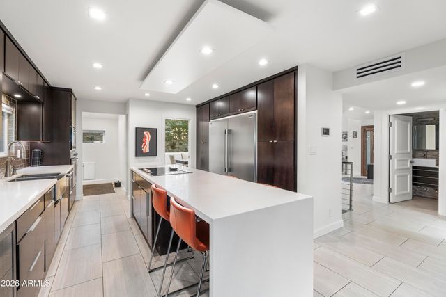 1136 E FOREST HILLS Drive, Phoenix, AZ 85022