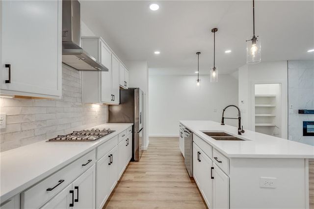 1072 Brookglynn Trace, Decatur, GA 30032
