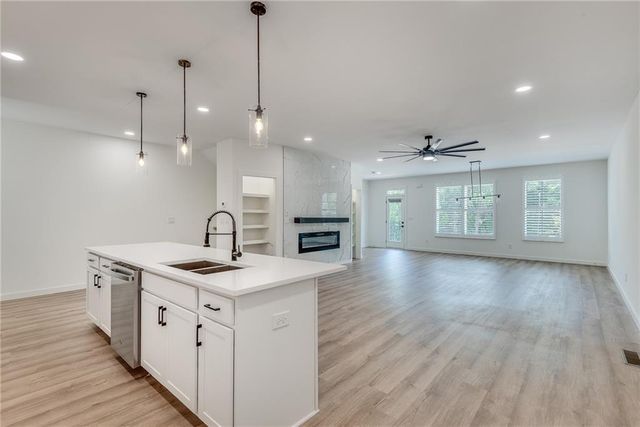 1072 Brookglynn Trace, Decatur, GA 30032