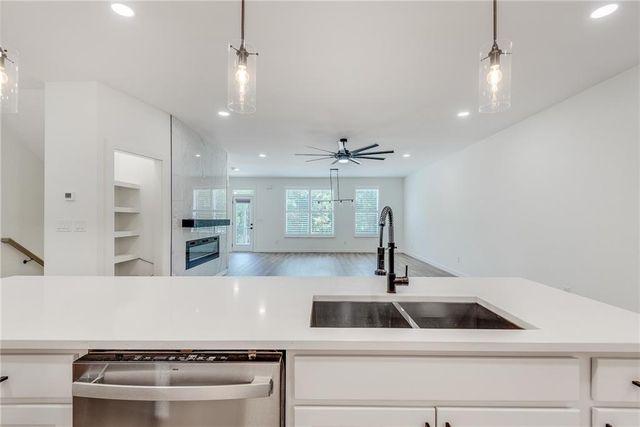 1072 Brookglynn Trace, Decatur, GA 30032