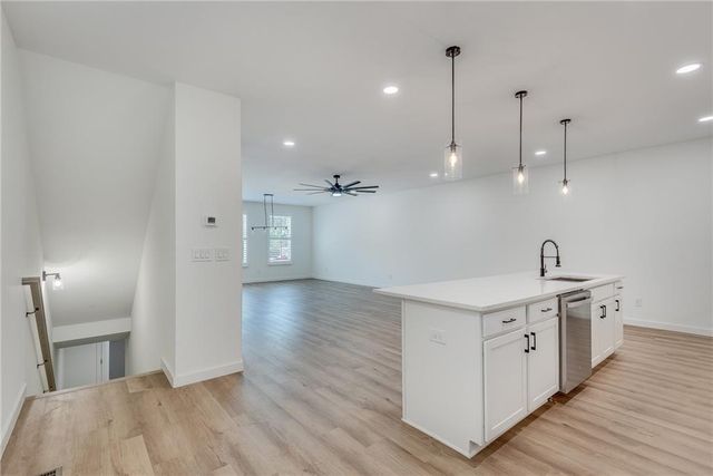 1072 Brookglynn Trace, Decatur, GA 30032