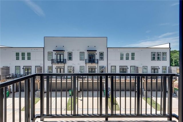 1072 Brookglynn Trace, Decatur, GA 30032