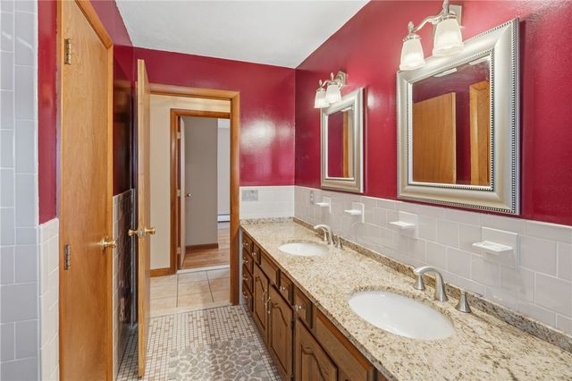 44 Village Avenue, Cranston, RI 02920