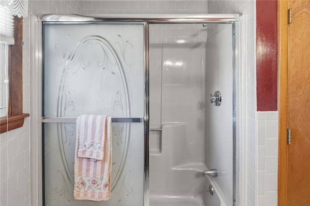 44 Village Avenue, Cranston, RI 02920