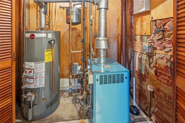 44 Village Avenue, Cranston, RI 02920