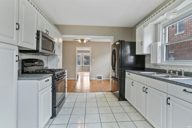 404 Wedeking Avenue, Evansville, IN 47711