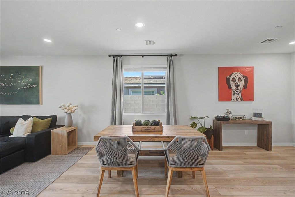Image 10 of property listing at 9386 Sequoia Ridge Avenue, Las Vegas, NV 89143