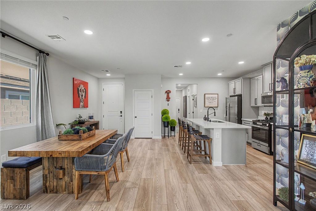 Image 11 of property listing at 9386 Sequoia Ridge Avenue, Las Vegas, NV 89143