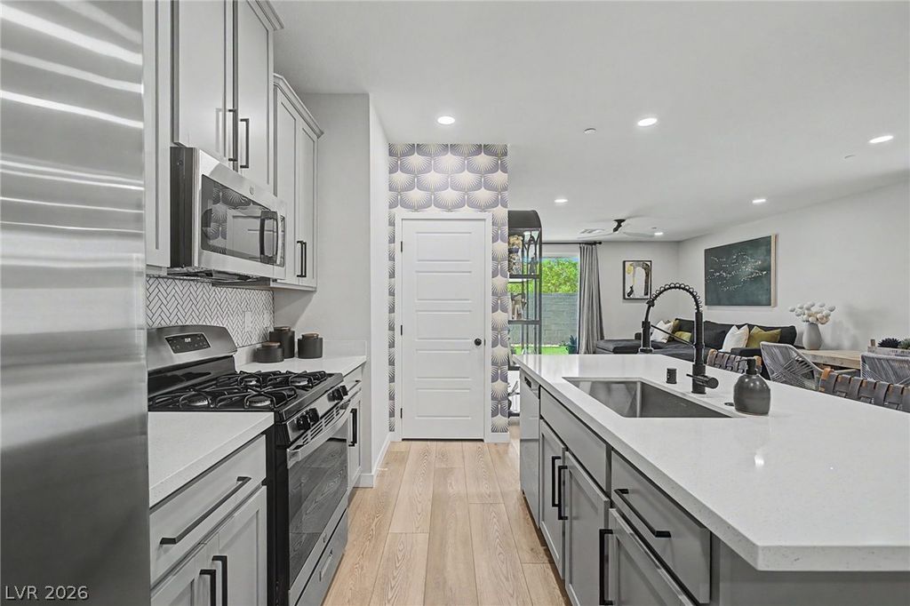 Image 13 of property listing at 9386 Sequoia Ridge Avenue, Las Vegas, NV 89143